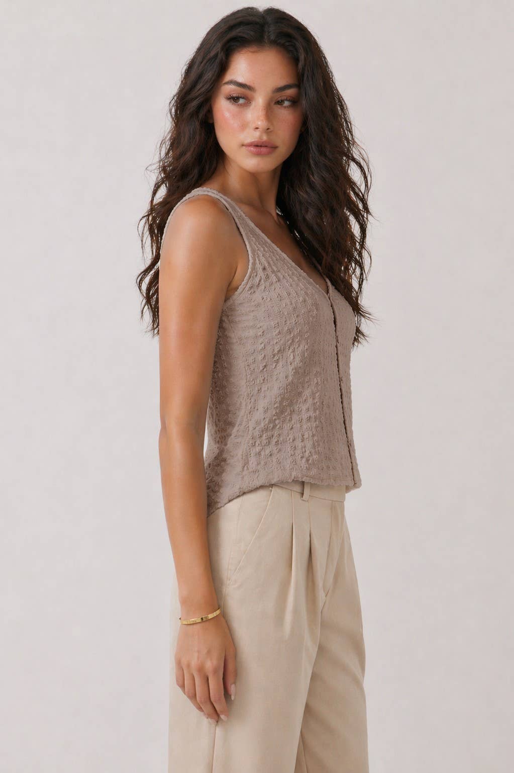 BUTTON DOWN DETAUL BUBBLE WOVEN TANK TOP